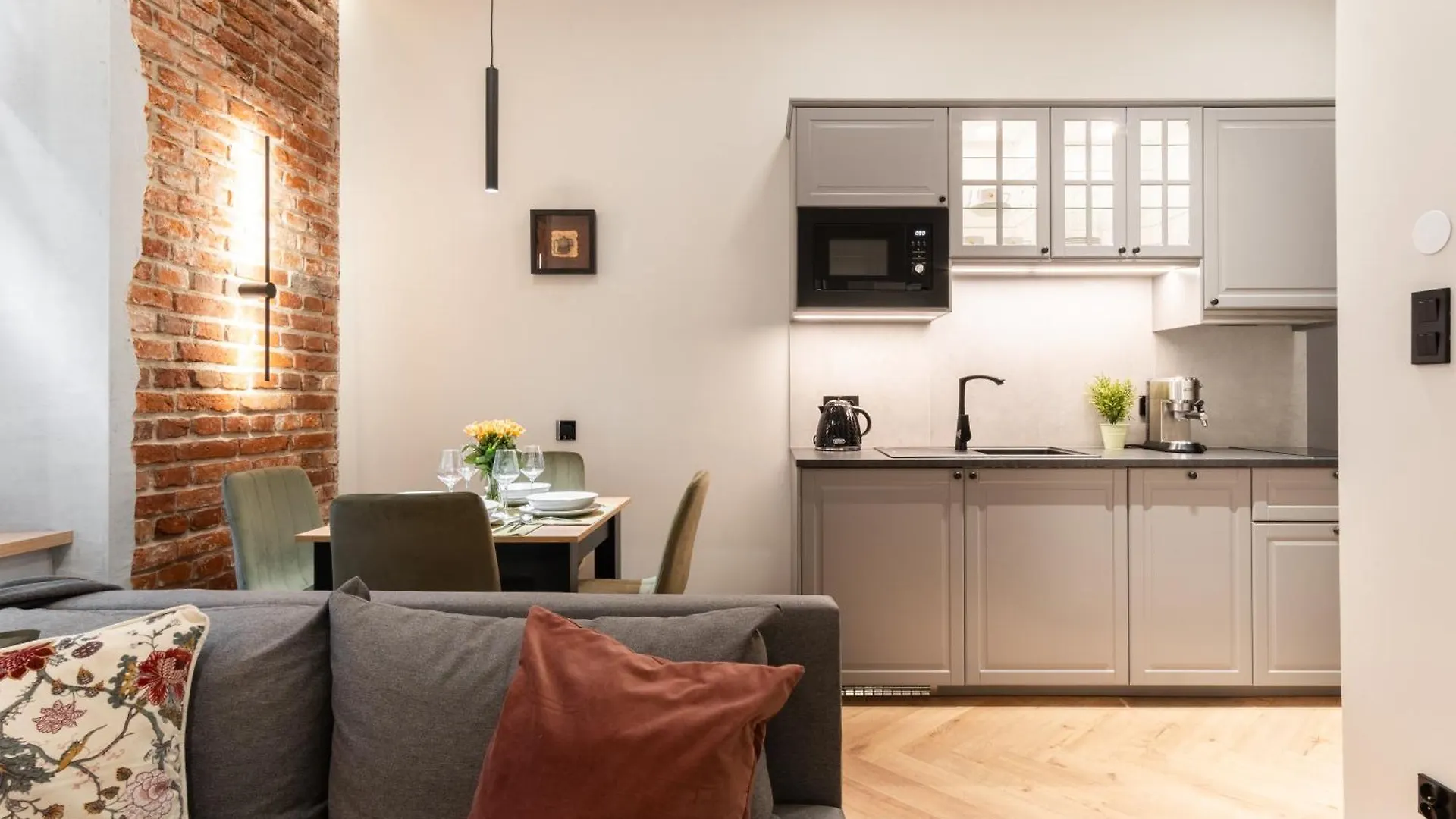Apartment Charm & Comfort Renovated Gem In Old Town Sarego Apt B Krakow Poland