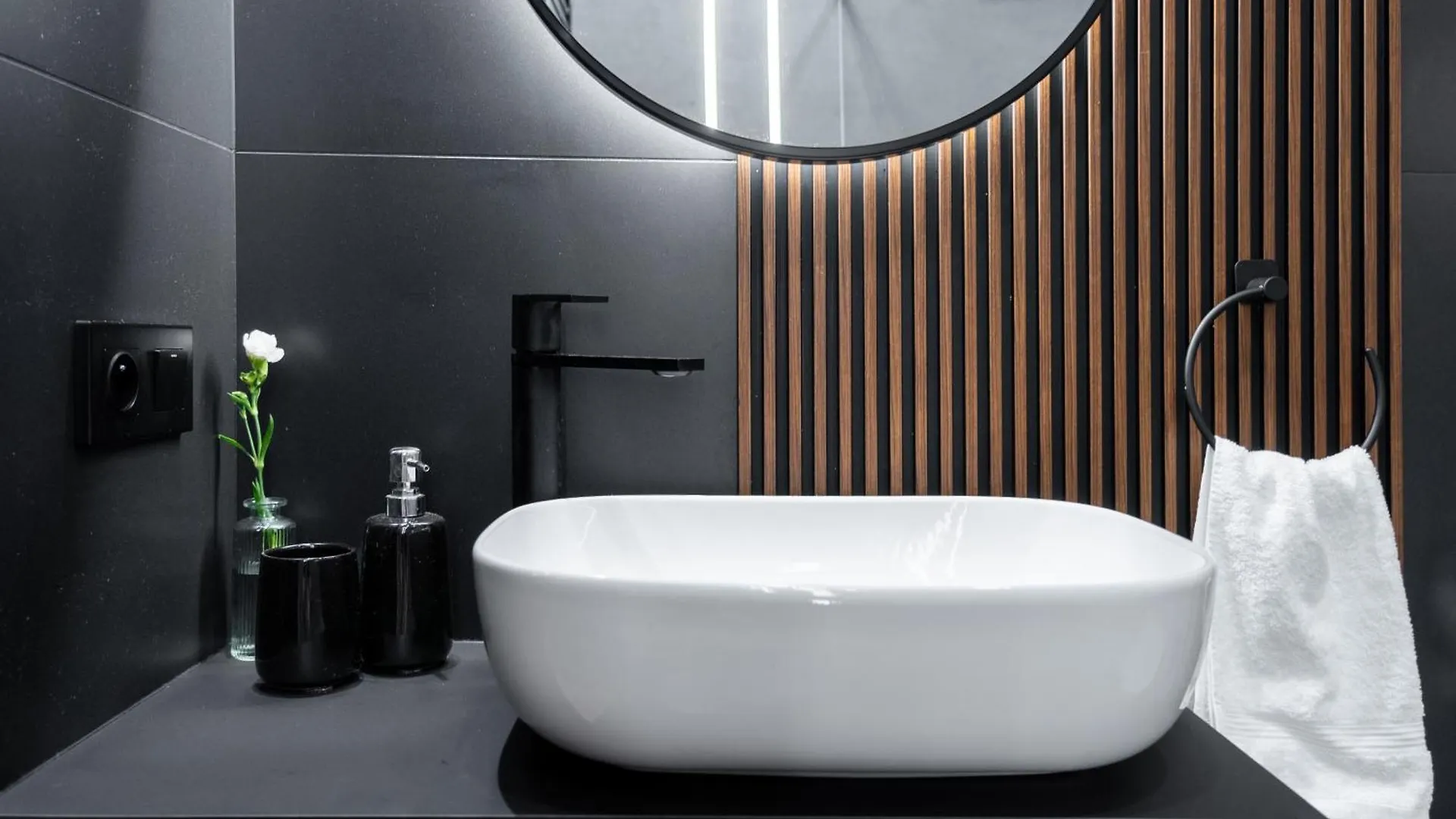 Charm & Comfort Renovated Gem In Old Town Sarego Apt B Krakow Apartment